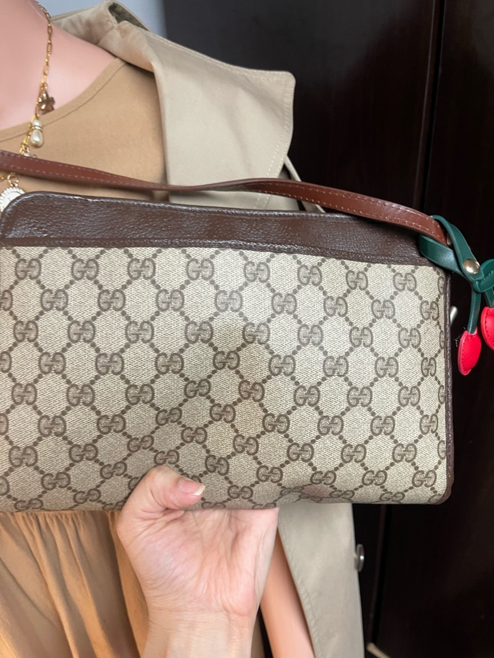 Authentic Gucci vintage Gucci GG canvas crossbody bag 97.01.037 - Picture 11 of 15